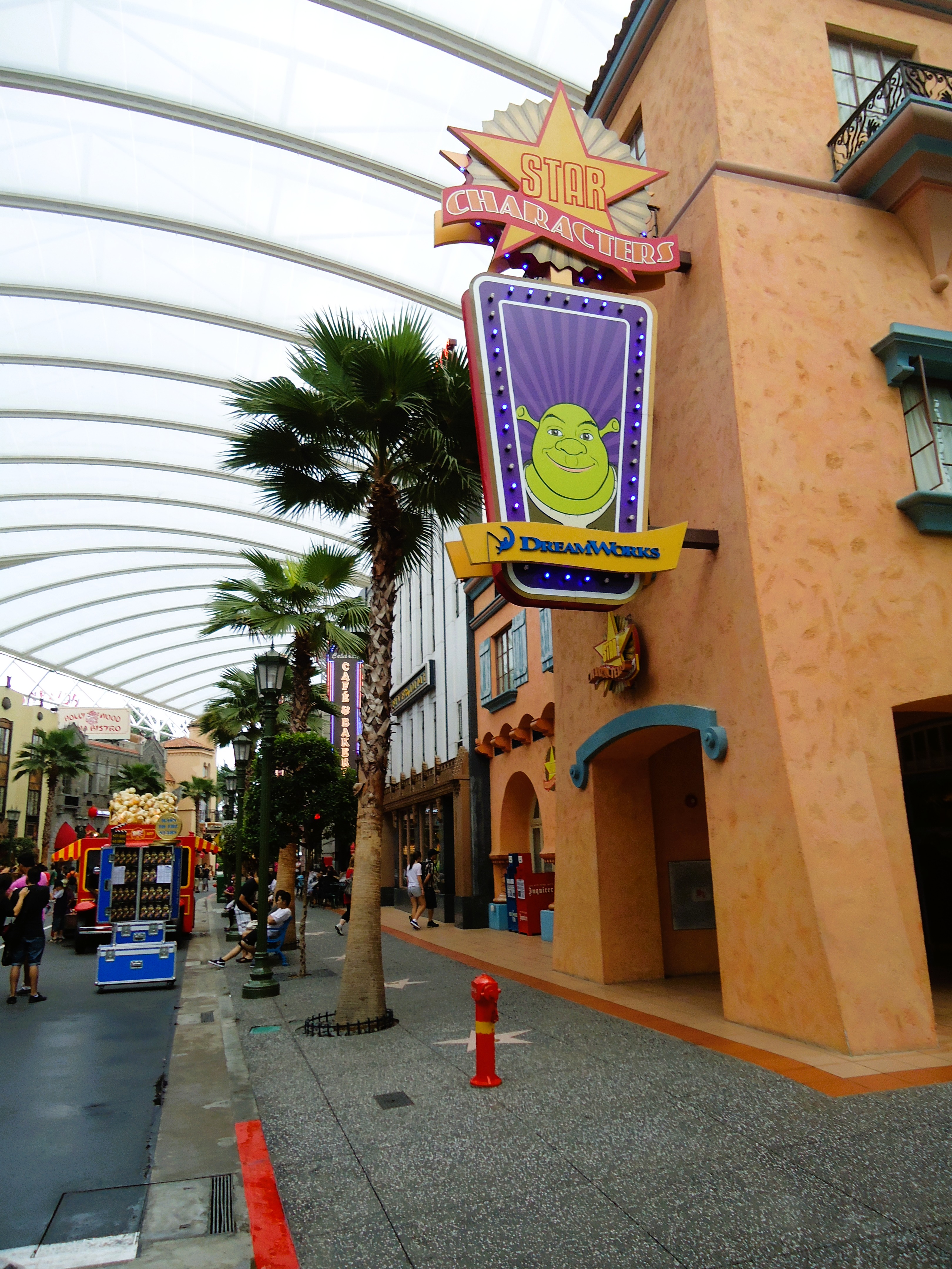 Universal Studios Singapore entrance arch
